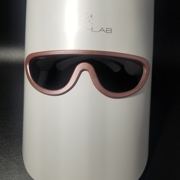 YouthLab Auralight Three-Color Light Face Mask - Picture 3 of 11